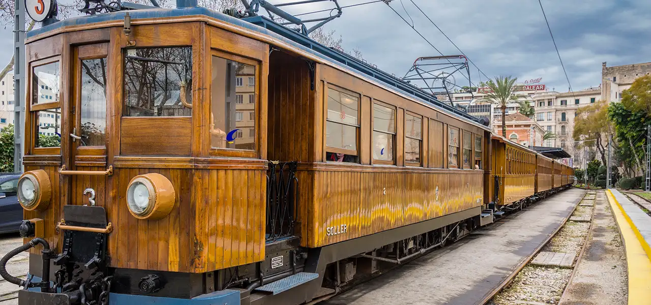 Historischer Holz-Zug von Soller auf Mallorca